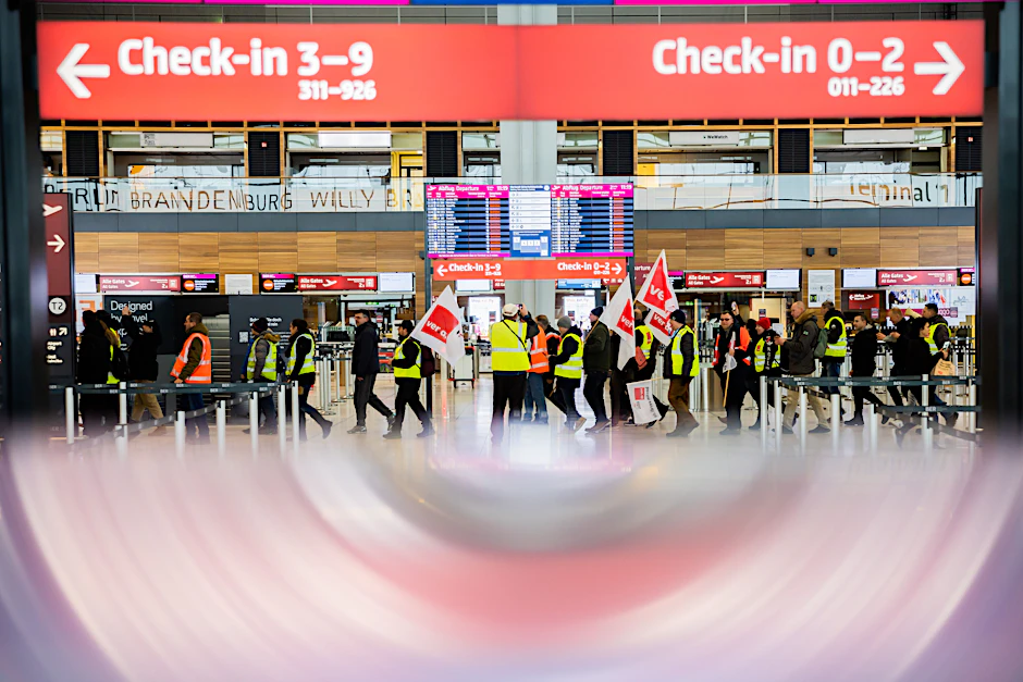 Verdi hat zum Warnstreik bei der Lufthansa aufgerufen. Es werden Hunderte Flüge ausfallen.&nbsp;