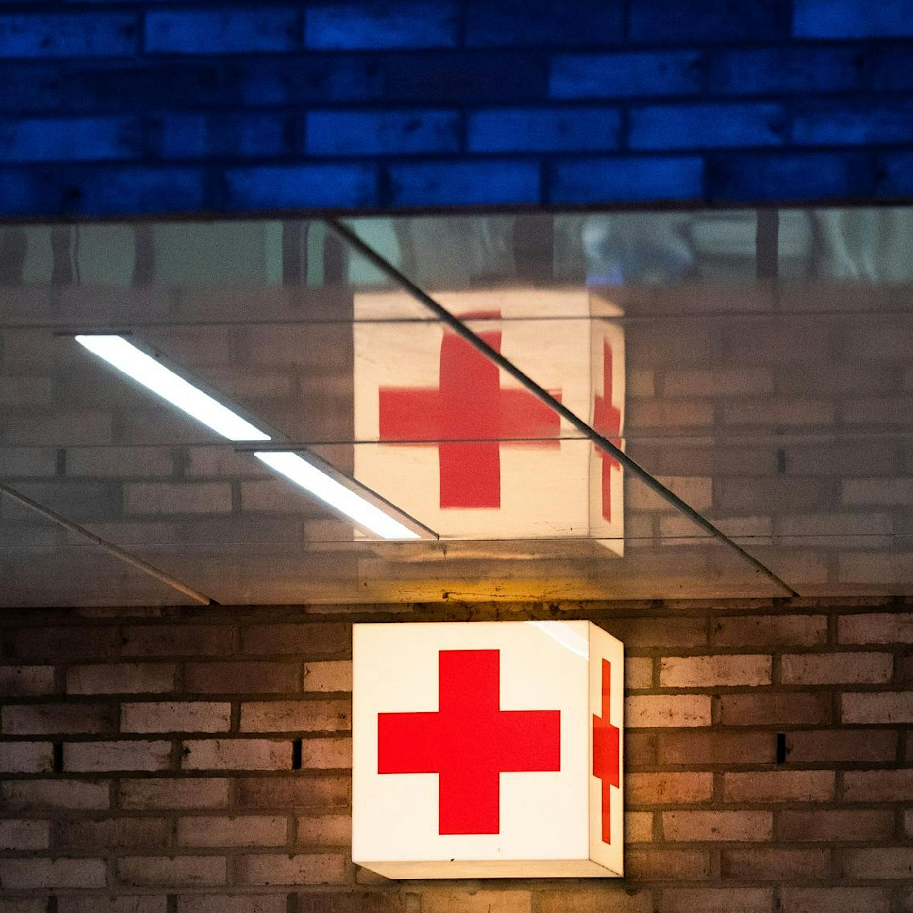 Berliner DRK-Klinik um 1,6 Millionen Euro betrogen: IT-Mitarbeiter angeklagt