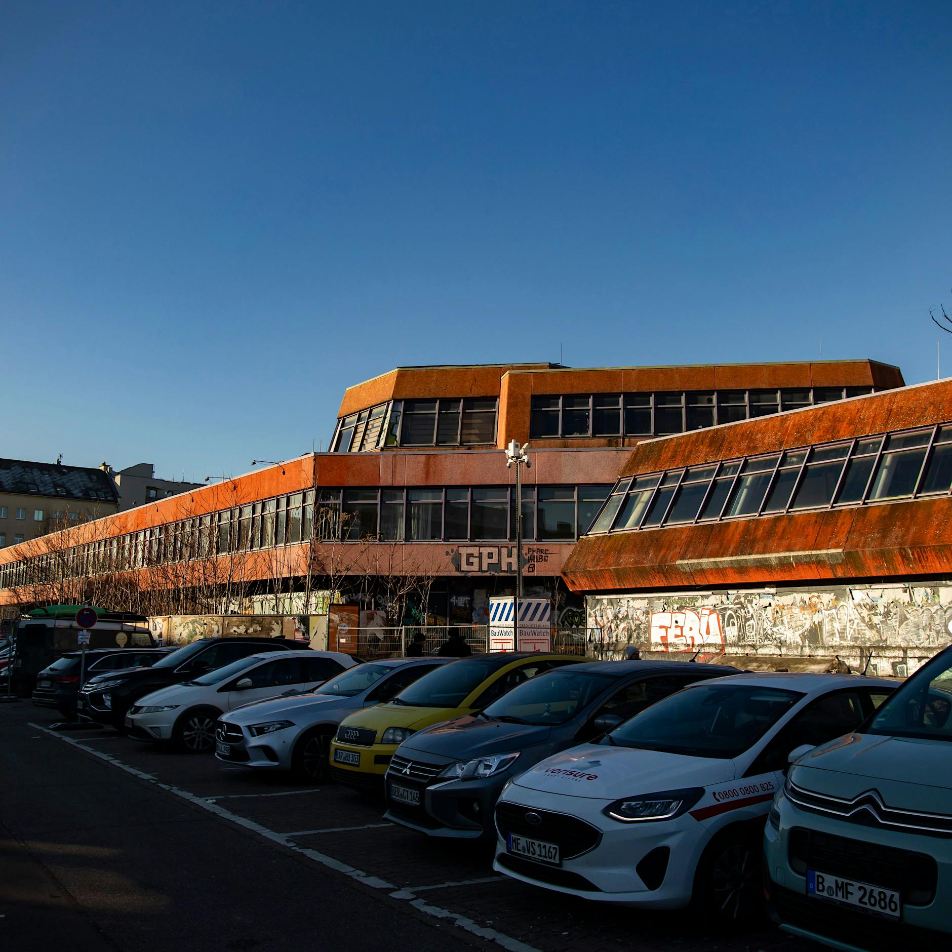 Wohnungen statt DDR-Spaßbad: Lässt der Senat Teile vom SEZ stehen?