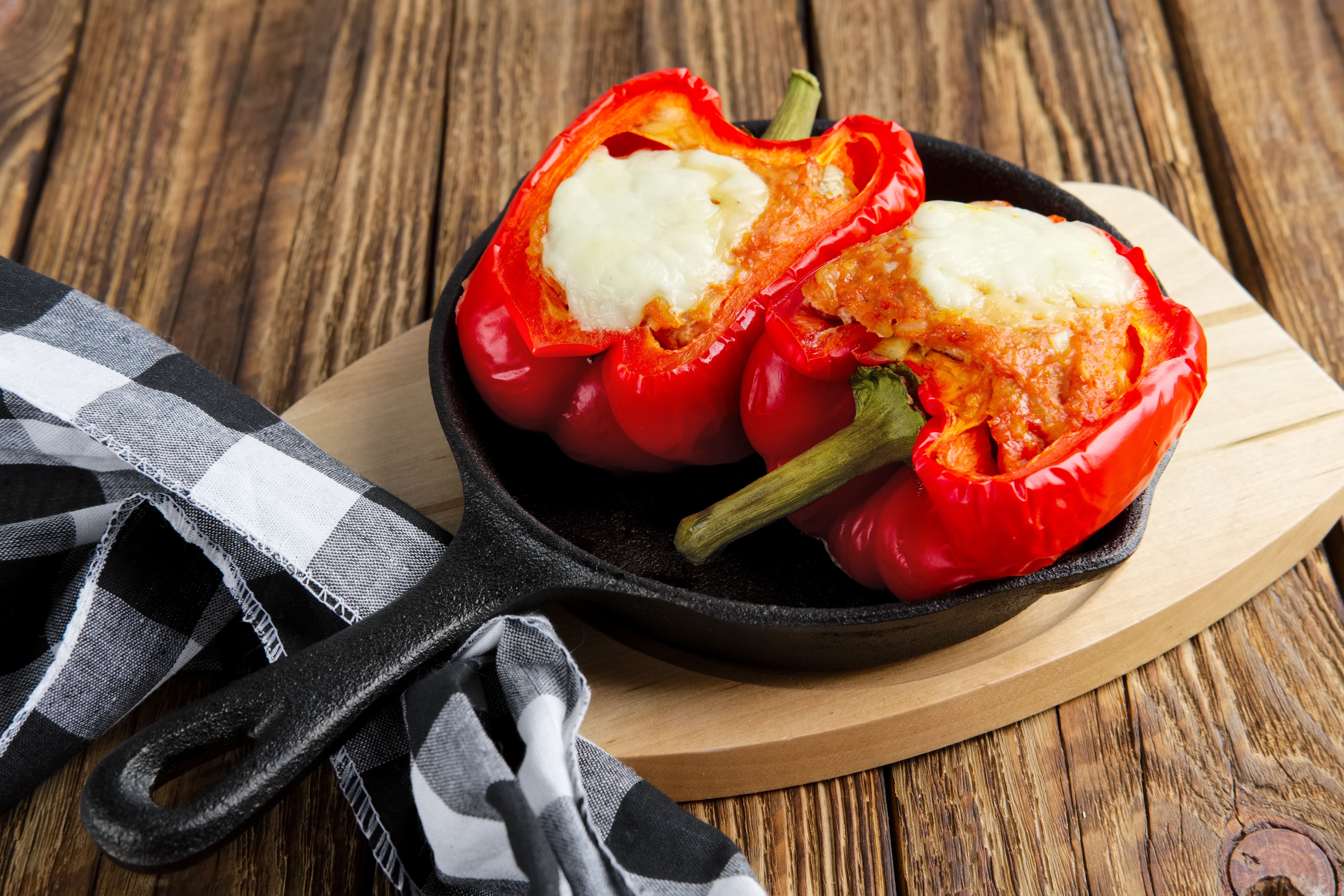 Das beste Rezept für gefüllte Paprika mit Hack und Reis: So lecker und so günstig!