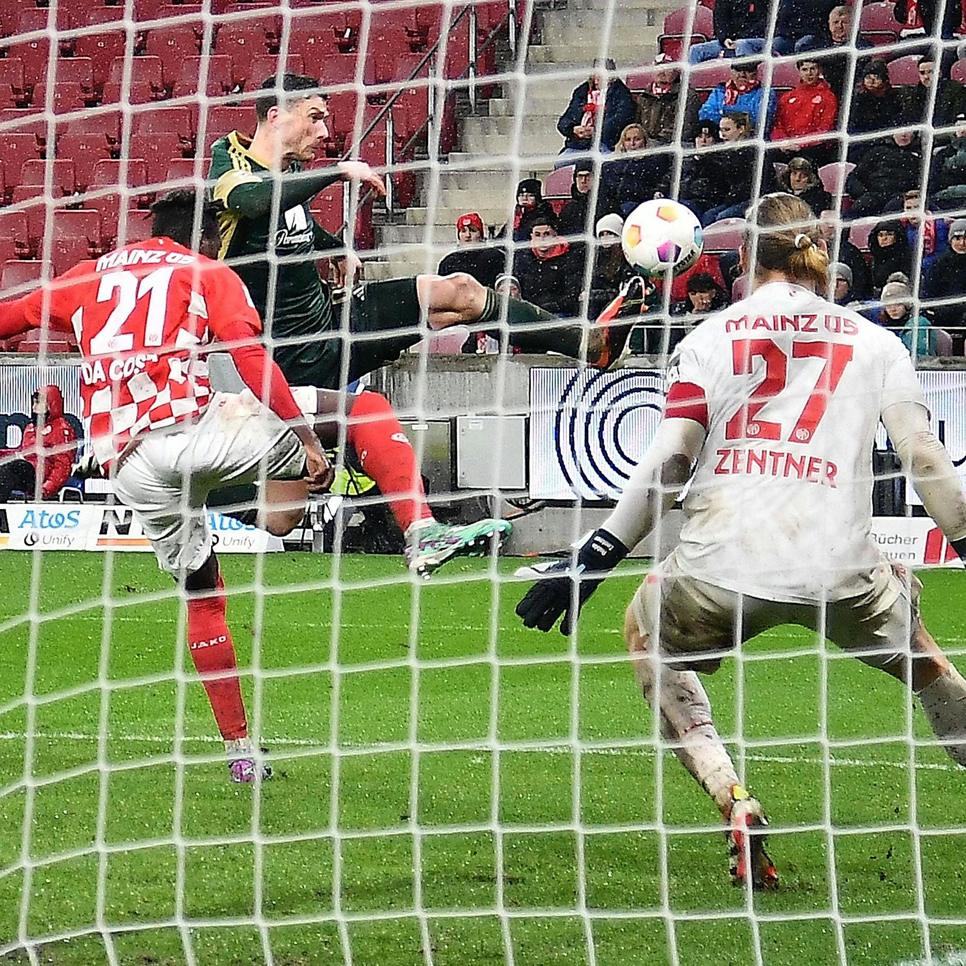 Akrobat schö-ö-ö-n: Robin Gosens rettet den 1. FC Union in Mainz!