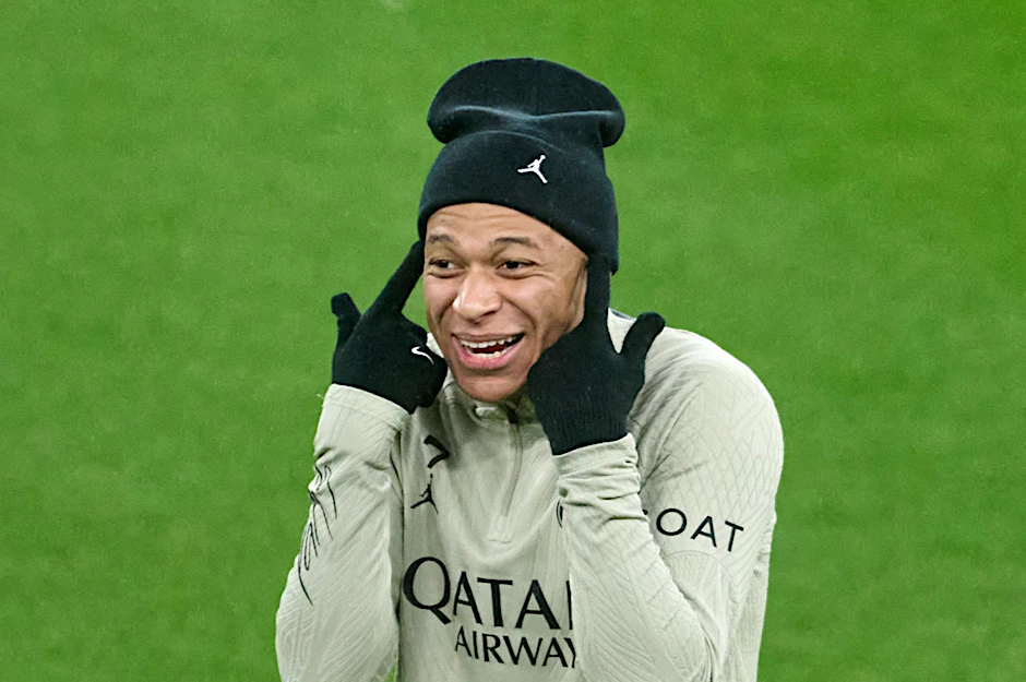 ARCHIV - Kylian Mbappé steht noch bei Paris Saint-Germain. unter Vertrag.  