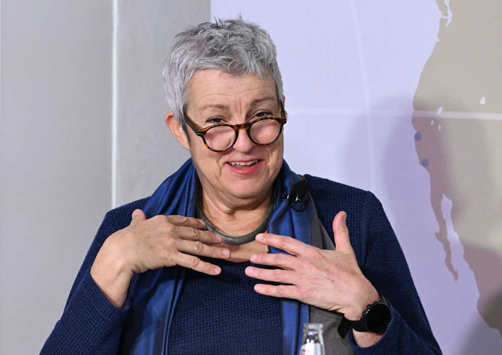 Patron Carola Lentz beklenmedik bir şekilde çekildiğini duyurdu
