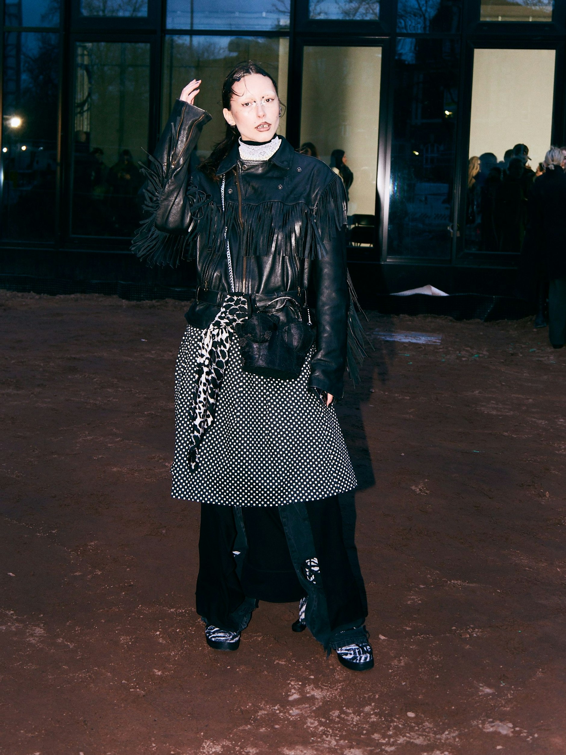 Vintagejacke, Vintagerock und dazu Schuhe von Jeremy Scott: Das ist der Look von Marie. Instagram: @_k0e__nig_