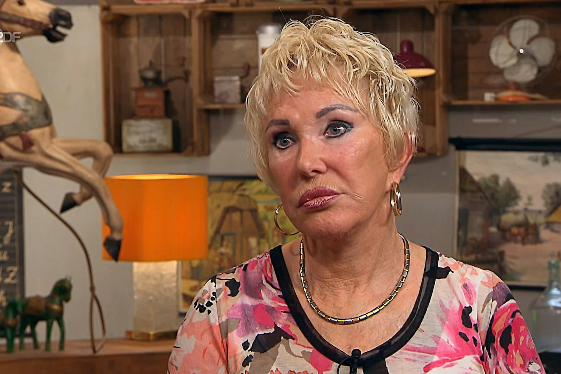 Anita Lehrenfeld (73) wollte bei „Bares für Rares“ eine Statue verkaufen - doch der Wunschpreis wurde leider nicht erreicht.