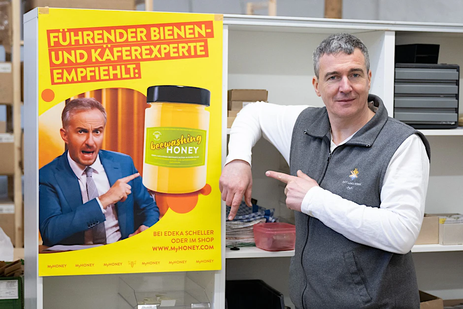 Moderator Jan Böhmermann&nbsp;klagte gegen die Honig-Werbung von Imker Rico Heinzig – und verlor.