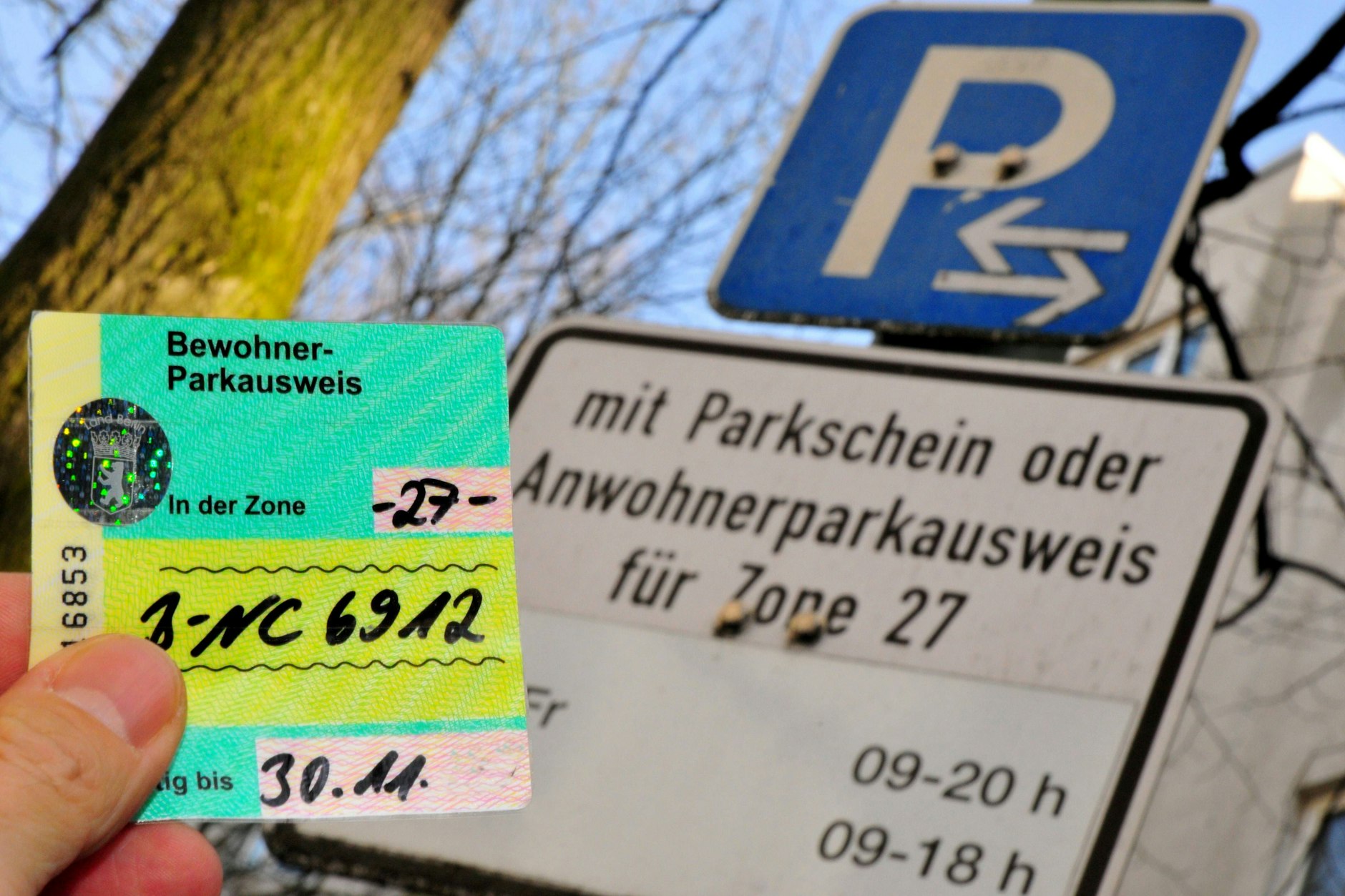 Das Parken für Anwohner soll in Berlin demnächst mehr kosten.