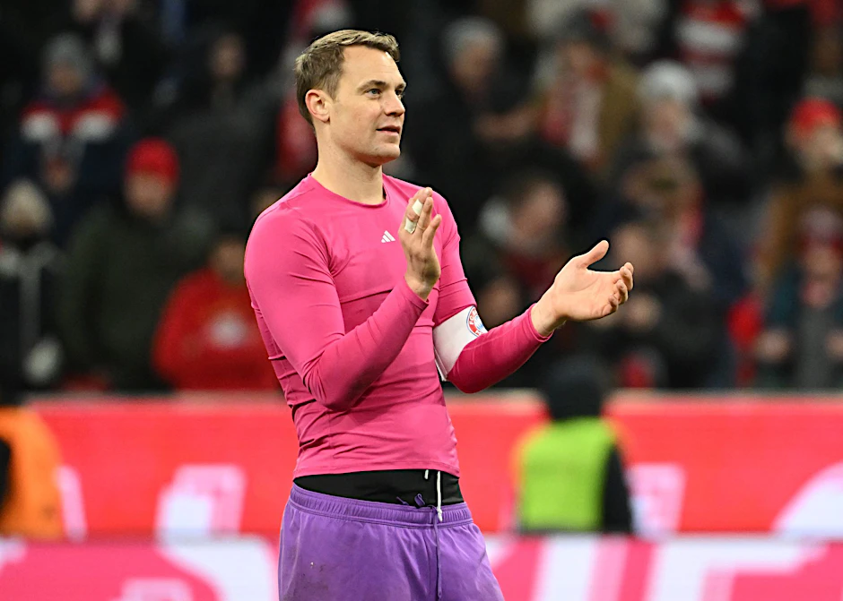 ARCHIV - Bayern-Torwart Manuel Neuer trainiert individuell.  