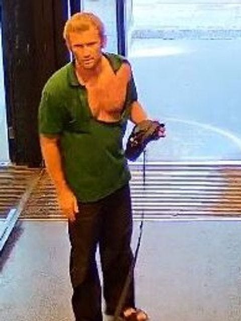 Die Polizei sucht diesen Mann. Wer kann Hinweise geben?