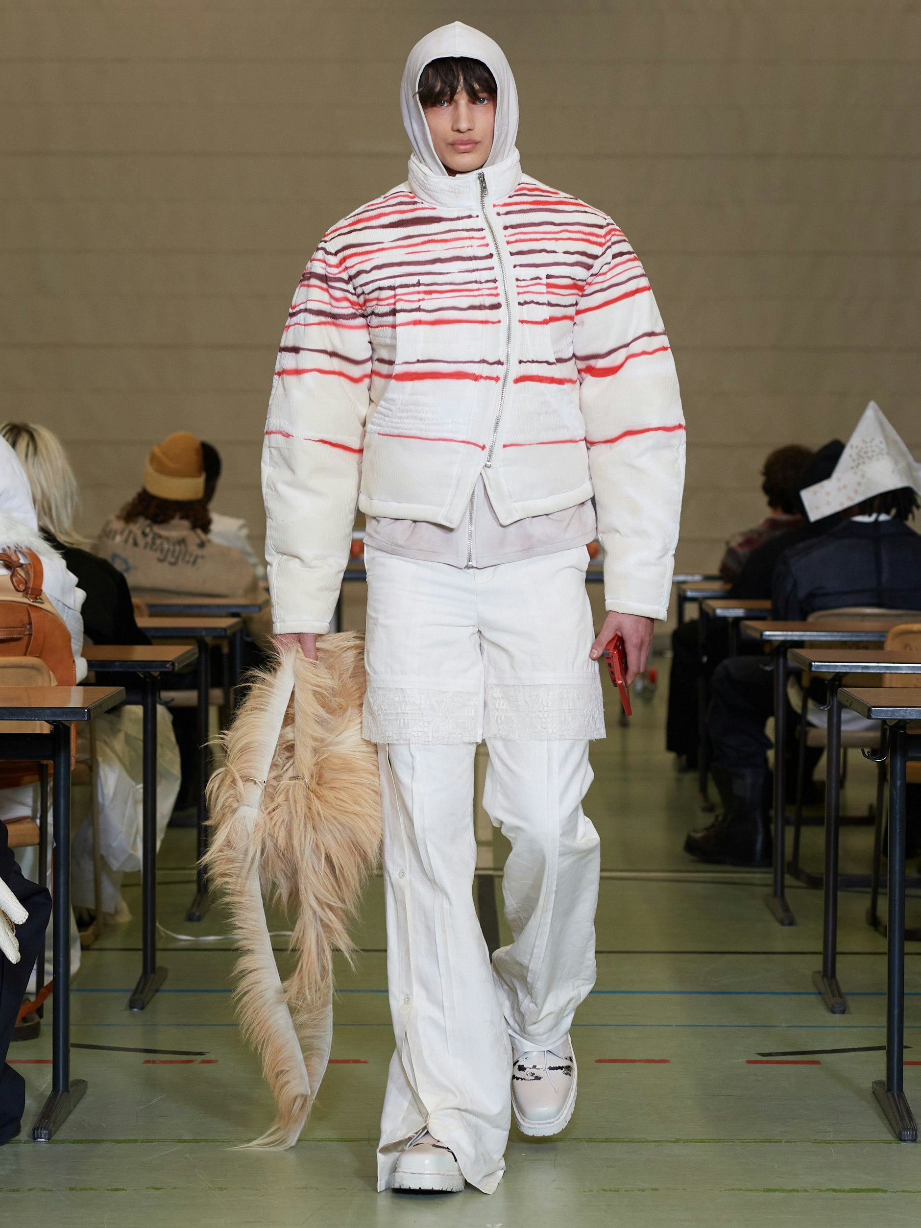 Das coolste Layering, was auf dieser Berlin Fashion Week zu sehen war: Diese SF1OG-Kids streifen hoffentlich bald durch die Straßen von Berlin.