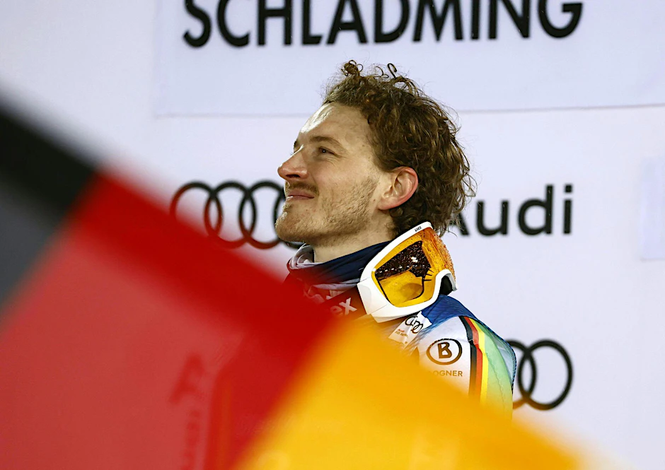 Linus Straßer ist der erste Deutsche, der nacheinander die beiden Torläufe in Kitzbühel und Schladming gewonnen hat.  
