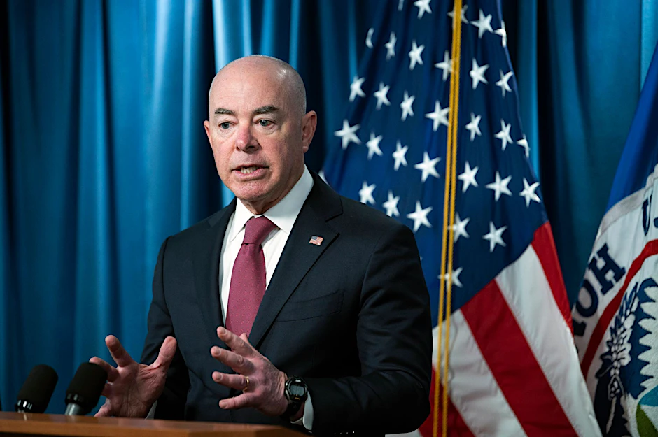 ARCHIV - US-Heimatschutzminister Alejandro Mayorkas ist ein Feindbild vieler Republikaner.  
