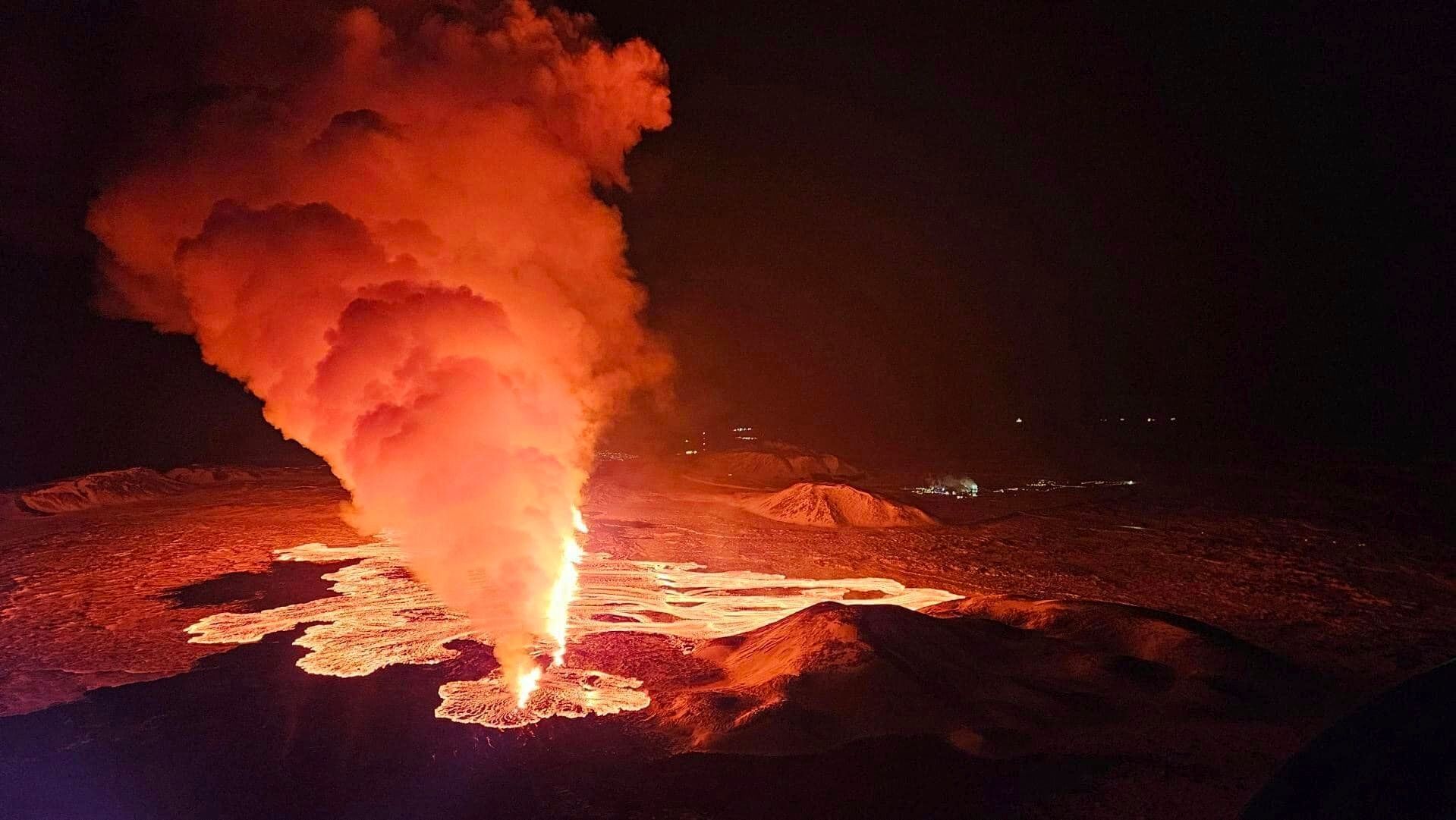 Image - Vulkan auf Island spuckt Lava bis zu 80 Meter hoch