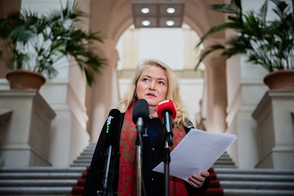  Kristin Brinker, AfD-Fraktionsvorsitzende im Berliner Abgeordnetenhaus, vor Journalisten.
