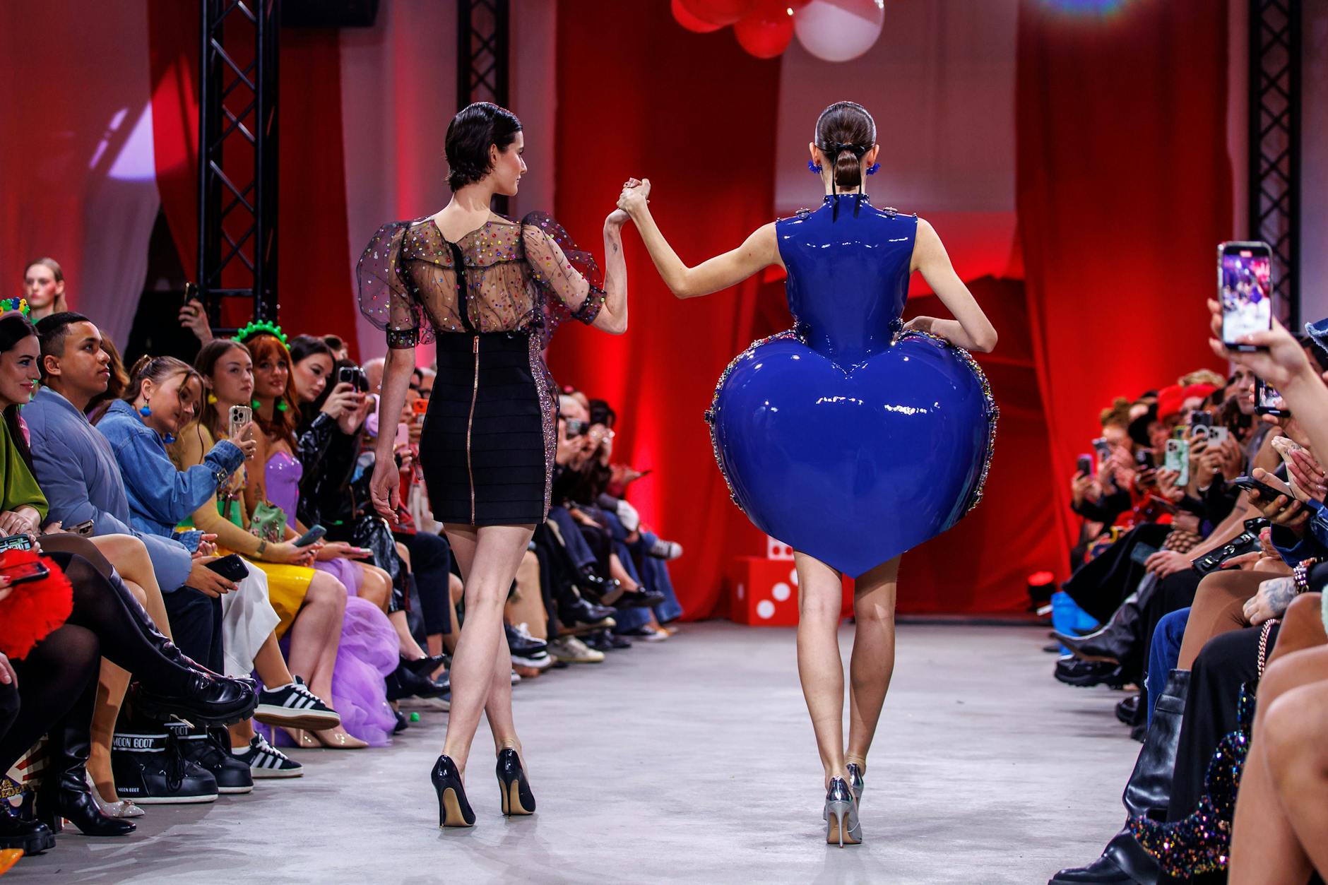 Marina Hoermanseder kreiert Mode, die Spaß macht.