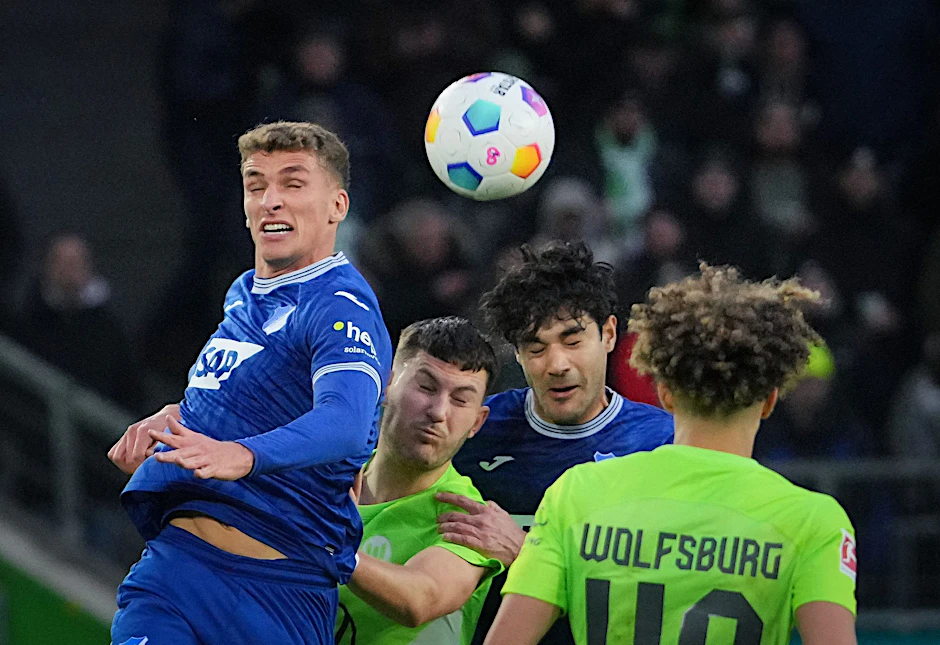 Die Hoffenheimer um Grischa Prömel (l) nehmen einen Punkt aus Wolfsburg mit.  
