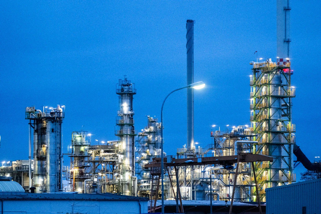 Raffinerie in Schwedt: Warum darf die Bundesregierung Rosneft enteignen?