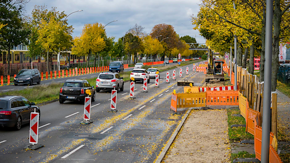 Auf dem Adlergestell wird schon seit einer Weile gebaut - Autofahrer müssen sich jetzt in einem Abschnitt auf eine Sperrung von drei Wochen Dauer einstellen. (Archivfoto)&nbsp;