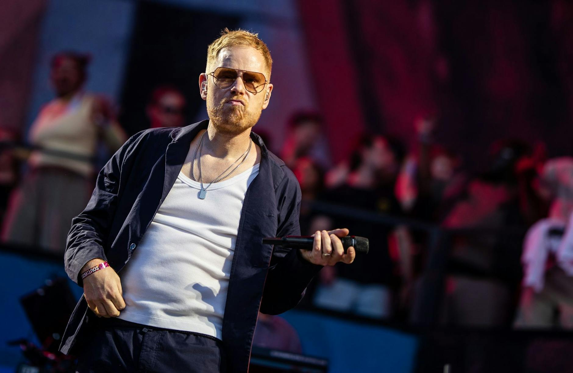 ARCHIV - Der deutsche Sänger Peter Fox tritt auf dem Southside Festival 2023 auf.