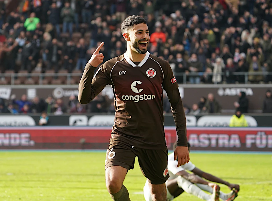Späte Entscheidung: St. Paulis Torschütze Elias Saad jubelt nach seinem Treffer zum 3:2.  