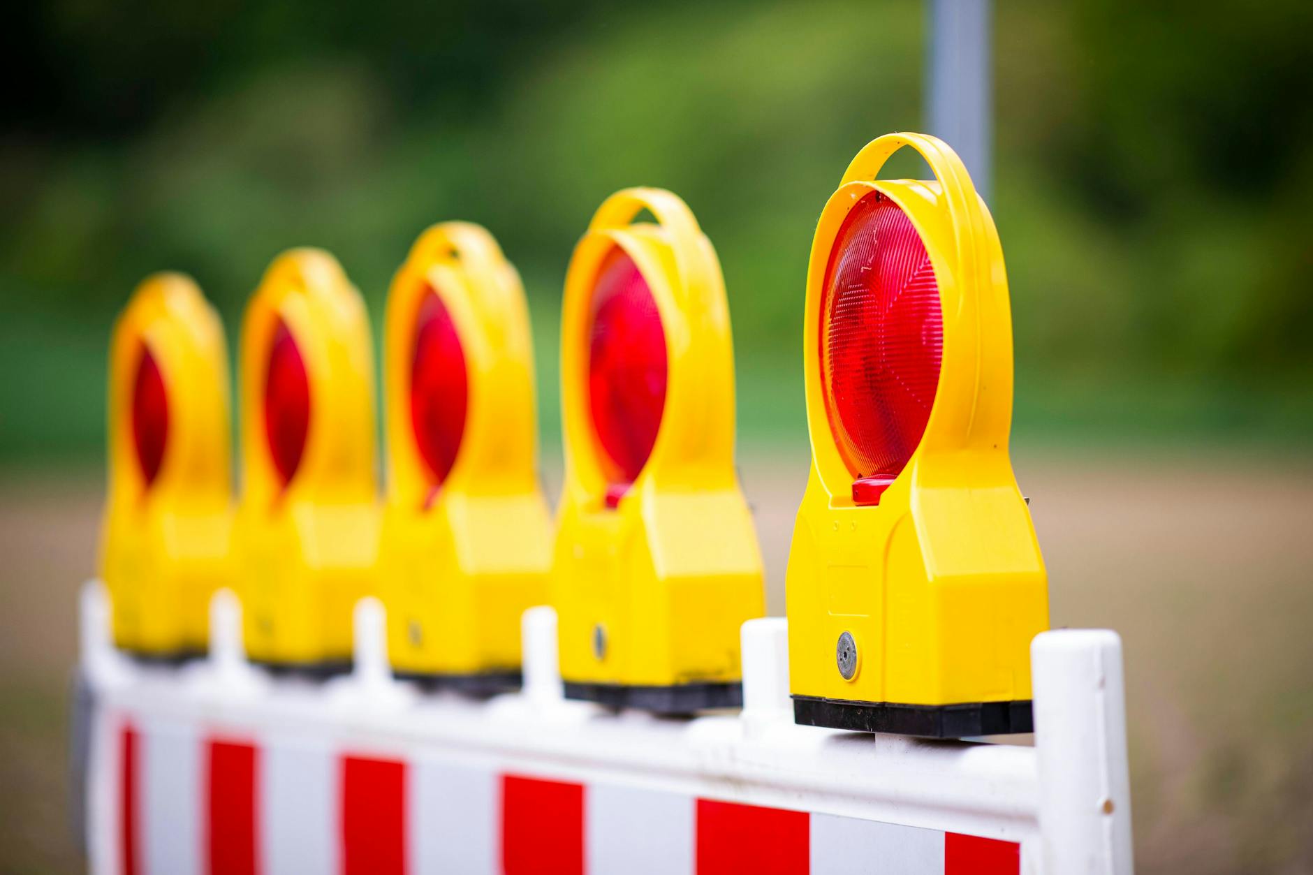 Verkehrsbehinderungen erwartet: Wegen Demonstrationen und Veranstaltungen wird am Wochenende in Berlin auf manchen Straßen kein Durchkommen sein. 