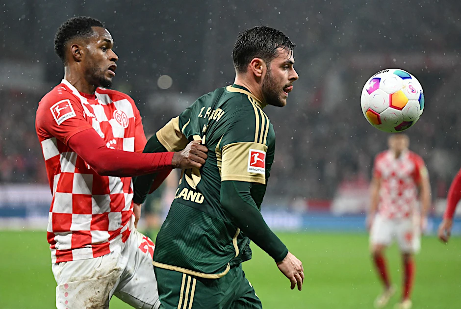 Unions Kevin Volland (r) in Aktion gegen den Mainzer Edimilson Fernandes.  