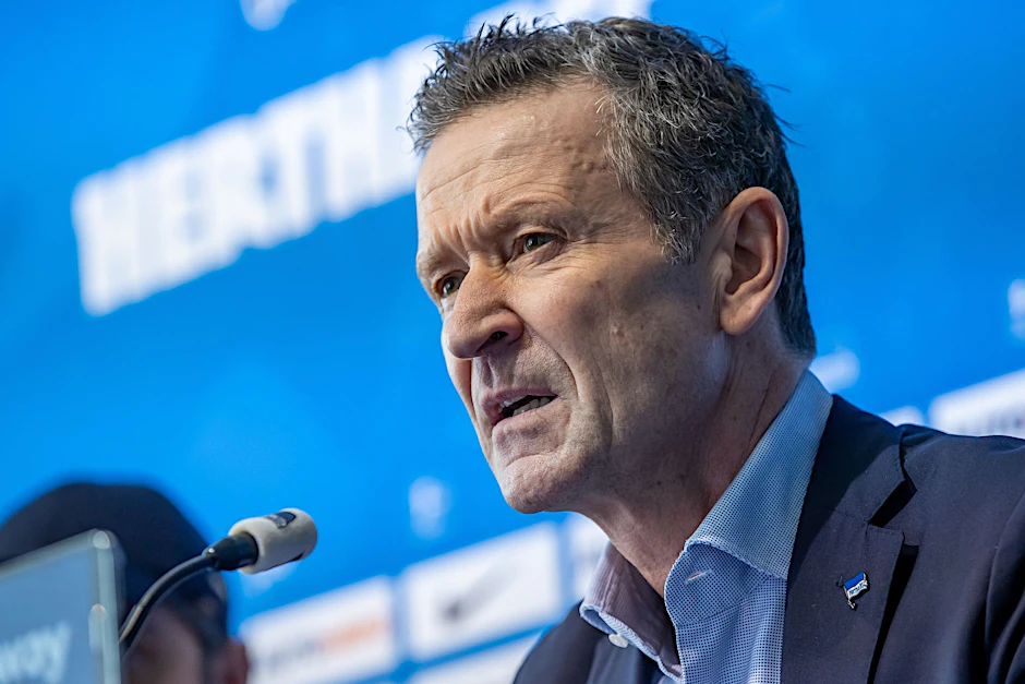 ARCHIV - Thomas E. Herrich spricht auf einer Pressekonferenz zum Investoren-Einstieg.  