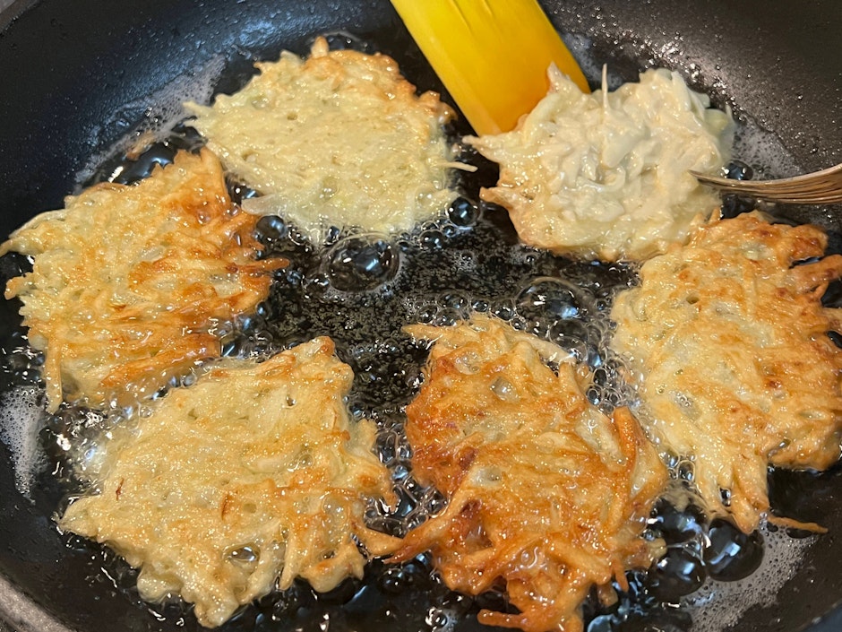 Kartoffelpuffer Rezept So zaubern Sie saftige, knusprige Reibekuchen!