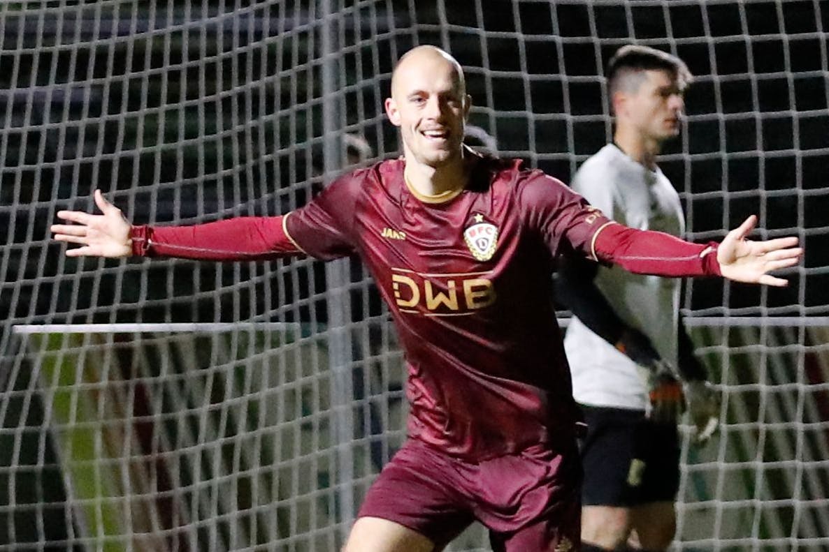 Innenverteidiger Steffen Eder bejubelt sein Kopfball-Tor zum 2:0 für den BFC Dynamo gegen Chemie Leipzig.