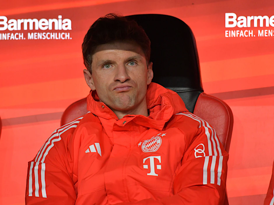 Thomas Müller nahm beim Topspiel in Leverkusen zunächst erstmal auf der Bank Platz.&nbsp;