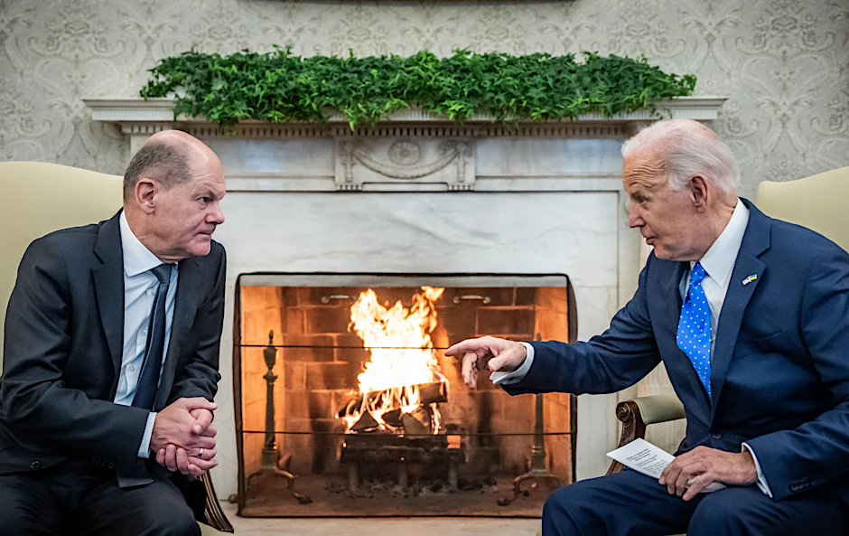 Bundeskanzler Olaf Scholz (l.) bei US-Präsident Joe Biden im Weißen Haus in Washington
