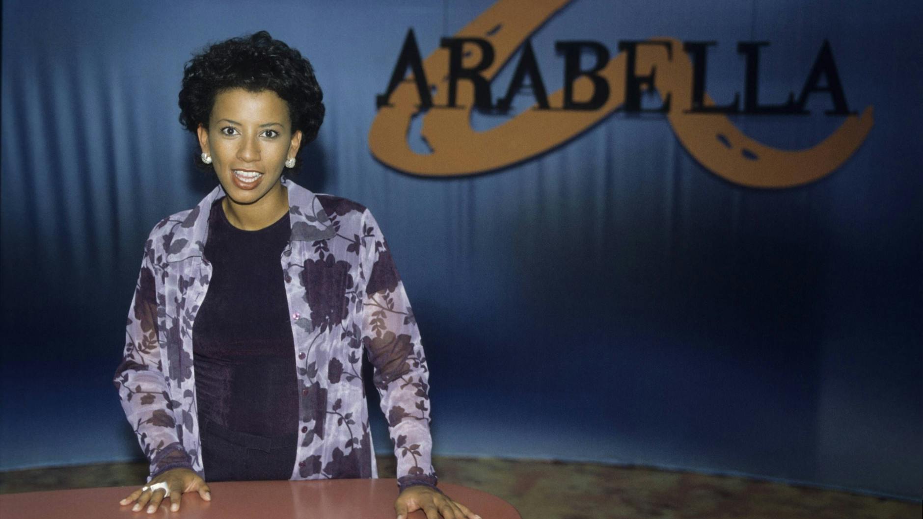 Arabella Kiesbauer moderierte von 1994 bis 2004 ihre Talkshow Arabella, ist nun bei „Wer stiehlt mir die Show?“ zu sehen.