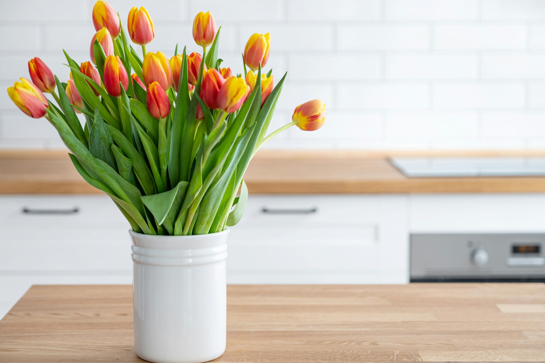 Tulpen sehen wirklich hübsch aus - aber wie bleiben die schönen Blumen wirklich lange frisch?