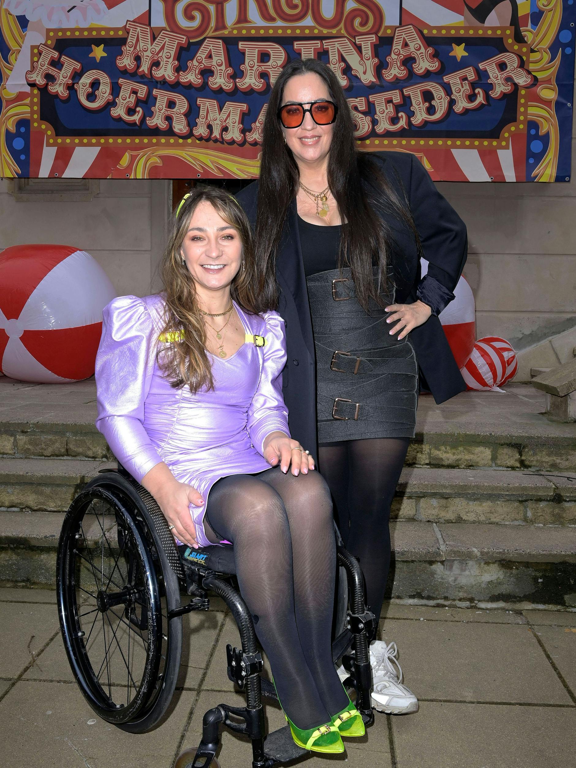 Zur Fashion Show von Marina Hoermanseder kam Kristina Vogel zusammen mit Miyabi Kawai.