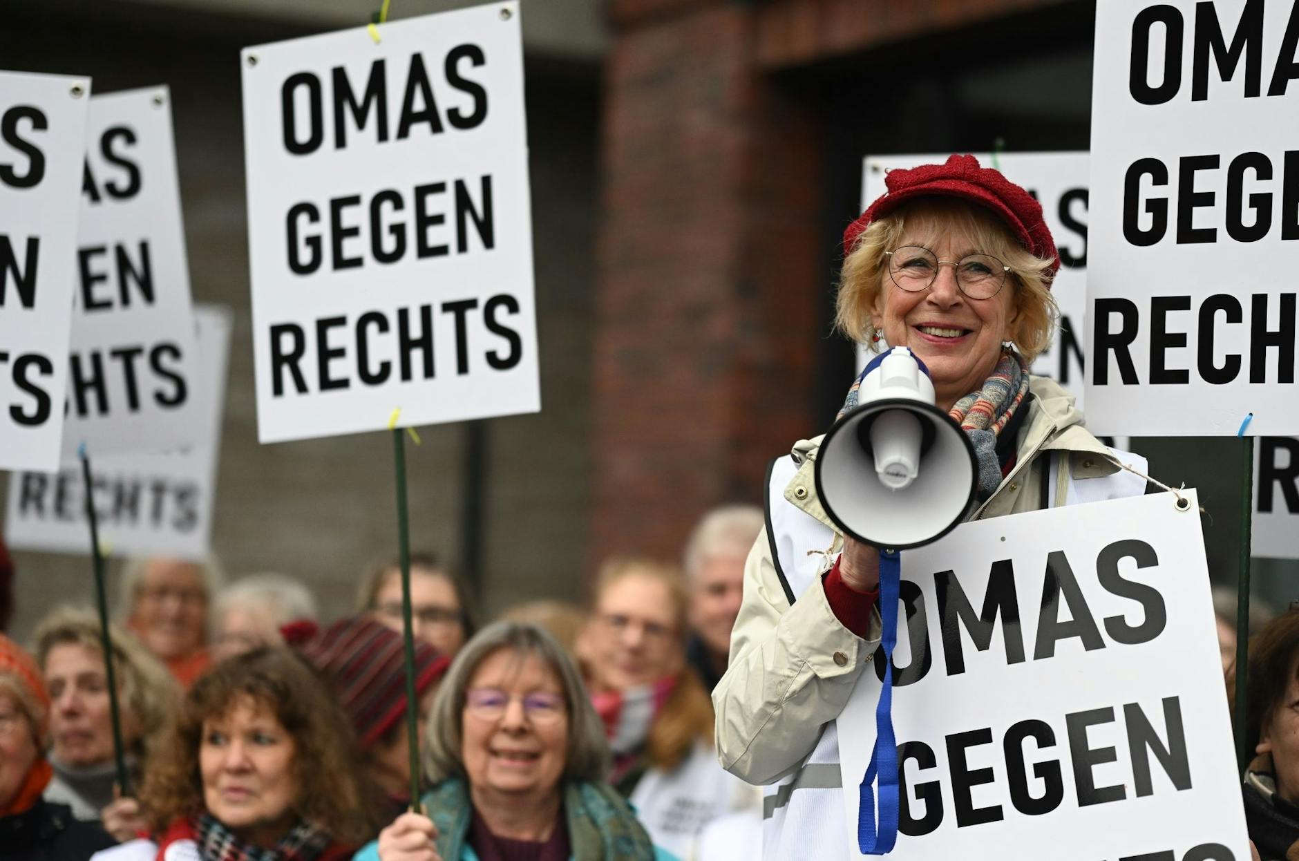 Mechthilde Schratz gehört zu den Omas gegen Rechts in Leer.