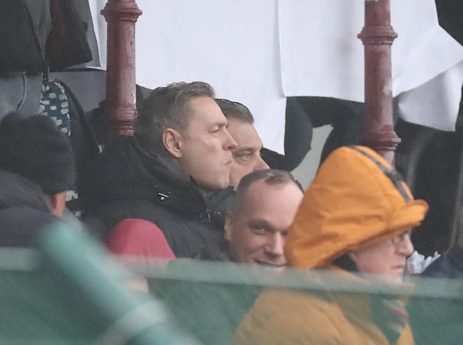 BFC-Trainer Dirk Kunert saß beim 2:2 seiner Dynamos stocksauer auf der Tribüne im Sportforum.