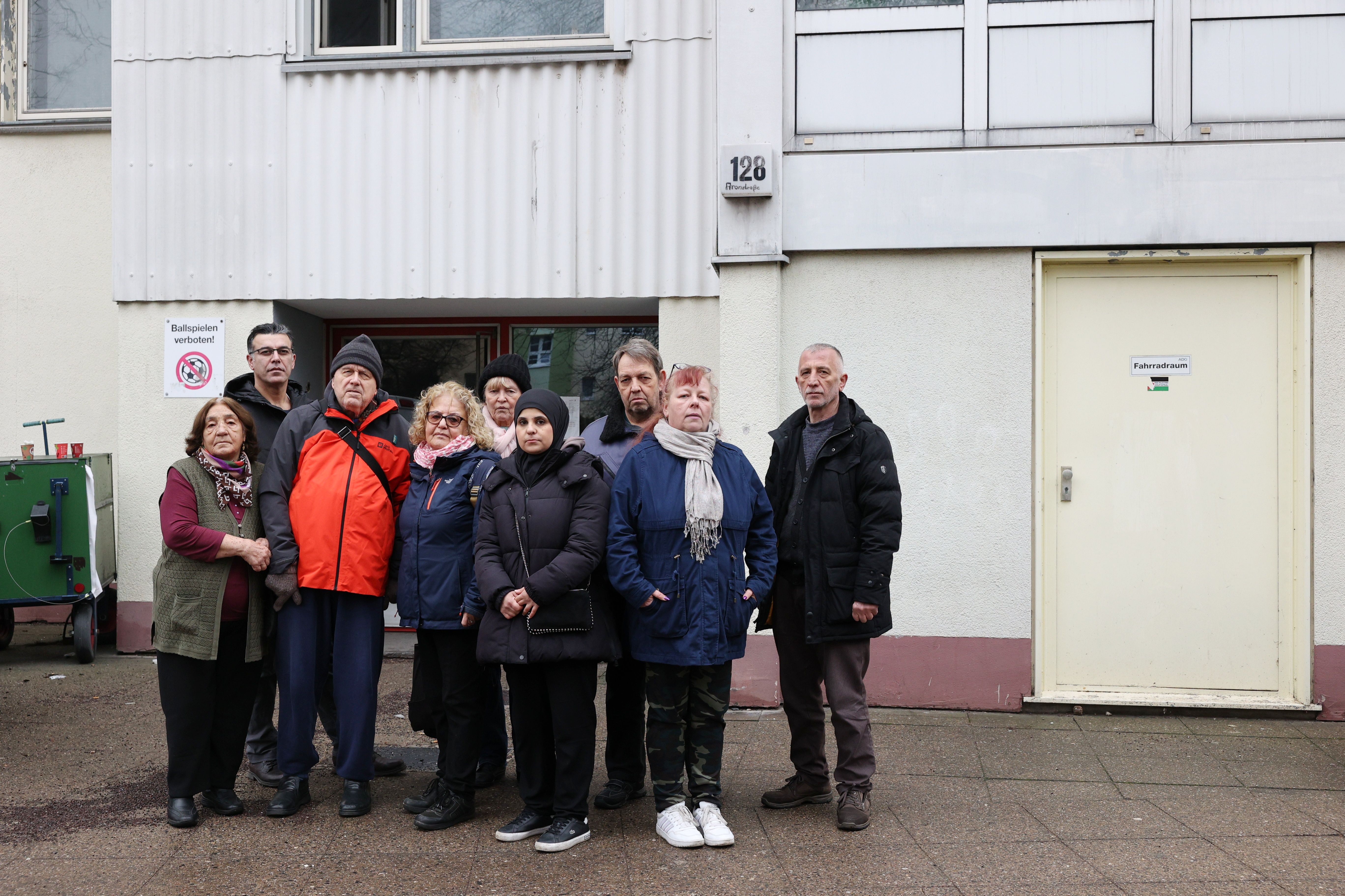 Nach Wohnhausbrand in Berlin-Neukölln: „Haben seit Tagen keinen Strom und kein warmes Wasser“
