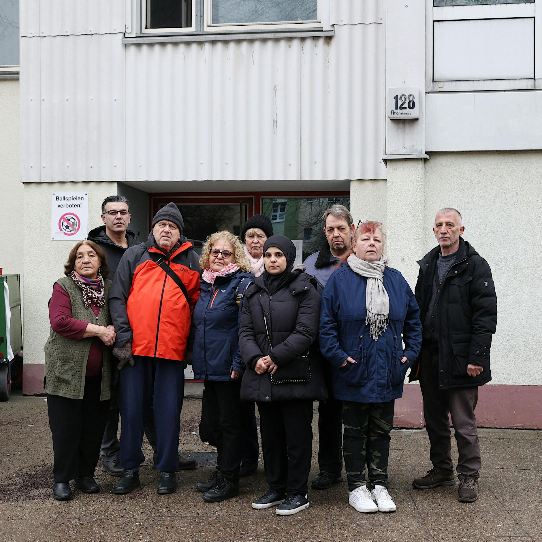 Nach Wohnhausbrand in Berlin-Neukölln: „Haben seit Tagen keinen Strom und kein warmes Wasser“