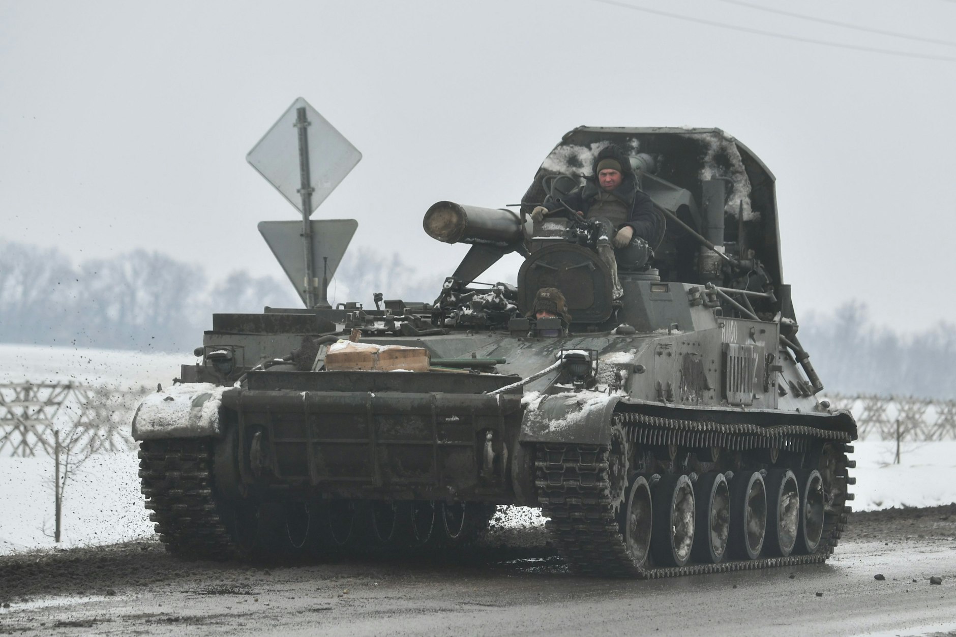 Ein russischer Panzer auf dem Weg zur Front&nbsp;