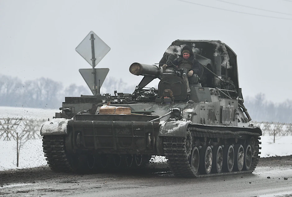 Ein russischer Panzer auf dem Weg zur Front&nbsp;
