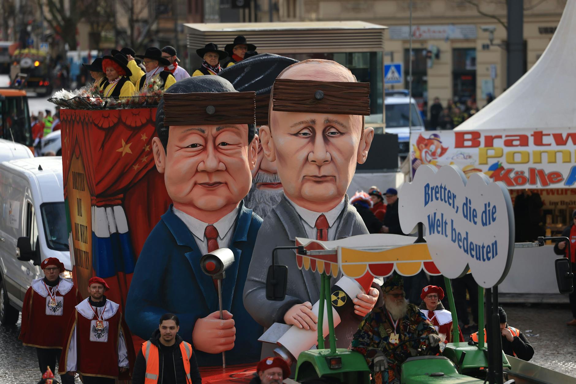 Russlands Präsident Putin und der Präsident der Volksrepublik China, Xi Jinping, werden in Köln auf die Schippe genommen.
