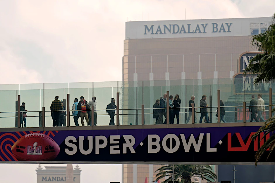 Las Vegas ist Gastgeber für das Footballspiel Super Bowl 58 der NFL zwischen den Kansas City Chiefs und den San Francisco 49ers.  