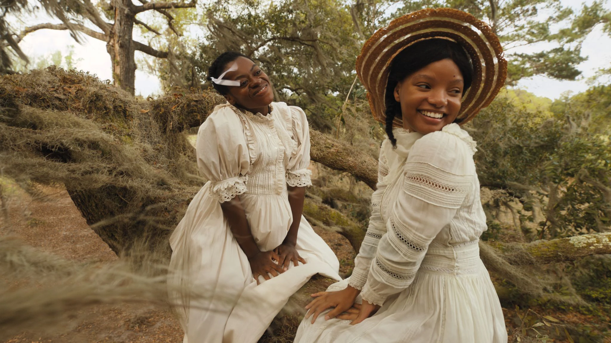 HANDOUT - Phylicia Pearl Mpasi (l) als junge Celie und Halle Bailey als junge Nettie.  