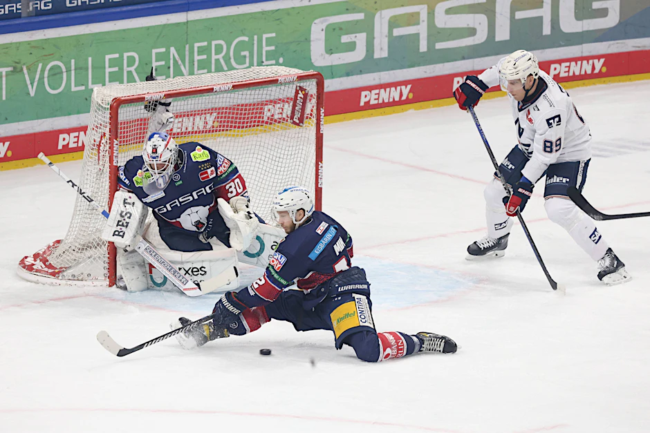 Eric Mik gibt für die Eisbären Berlin immer alles, egal ob als Verteidiger oder als Stürmer.