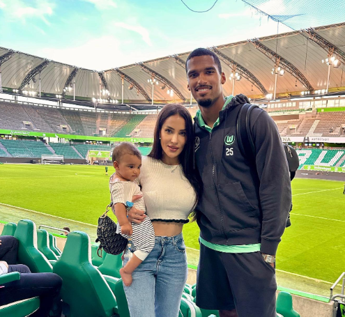 Unfassbar! Union-Fan beleidigt Spielerfrau im Stadion, weil sie ihr Baby stillte