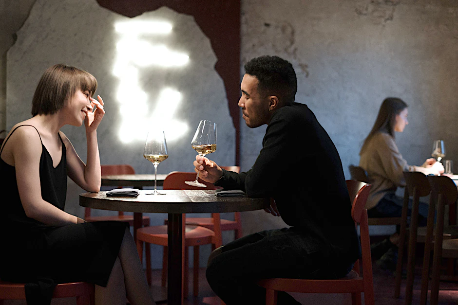 Es muss nicht immer kitschig sein: Daten Sie doch zum Valentinstag mal wieder den eigenen Partner, gehen Sie Essen und haben Sie Freude aneinander. Wir haben die besten Dinner-Adressen für Sie zusammengestellt.