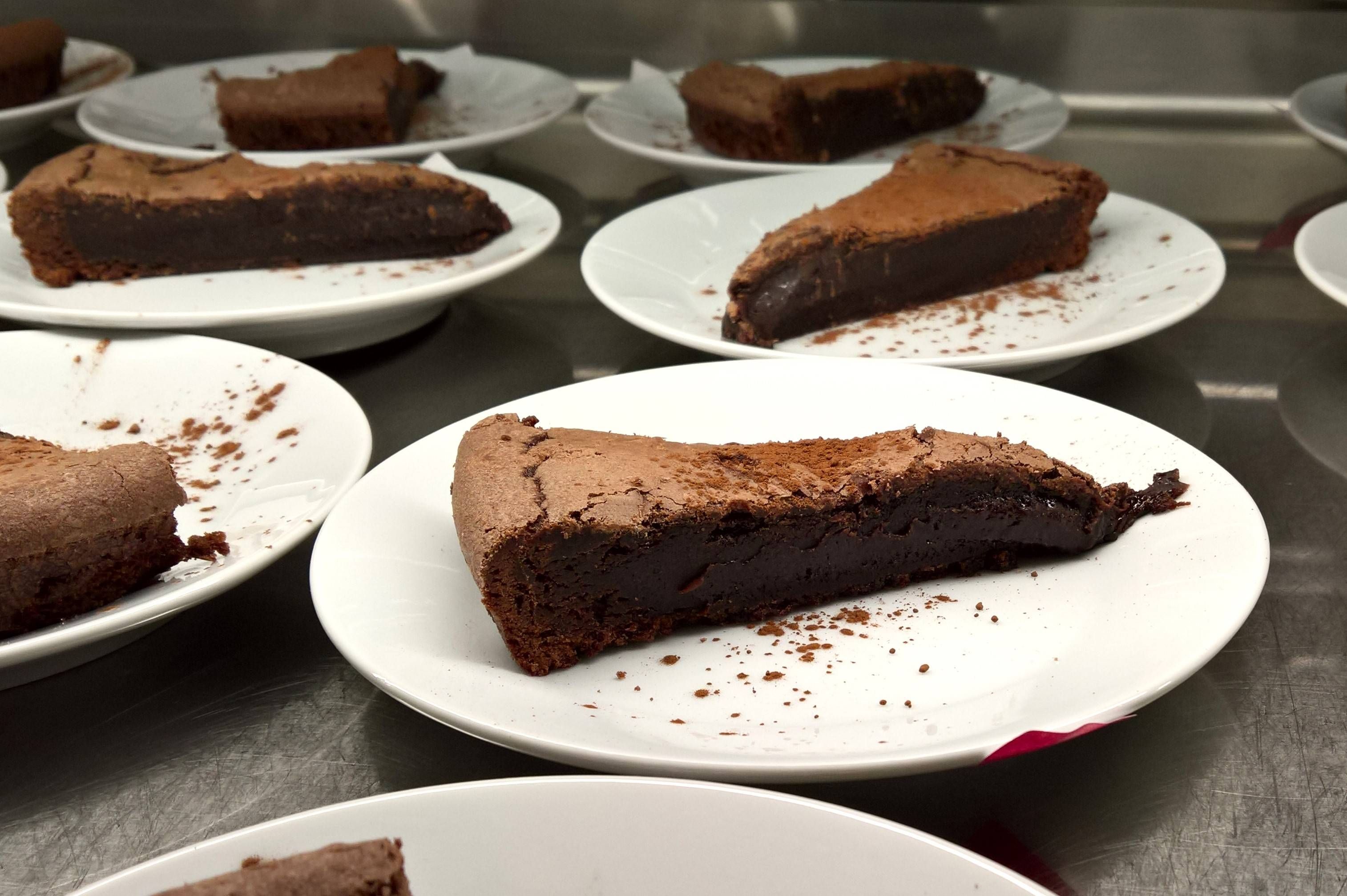 Kennen Sie Matschkuchen? Mit diesem Rezept gelingt der schwedische Schokokuchen!