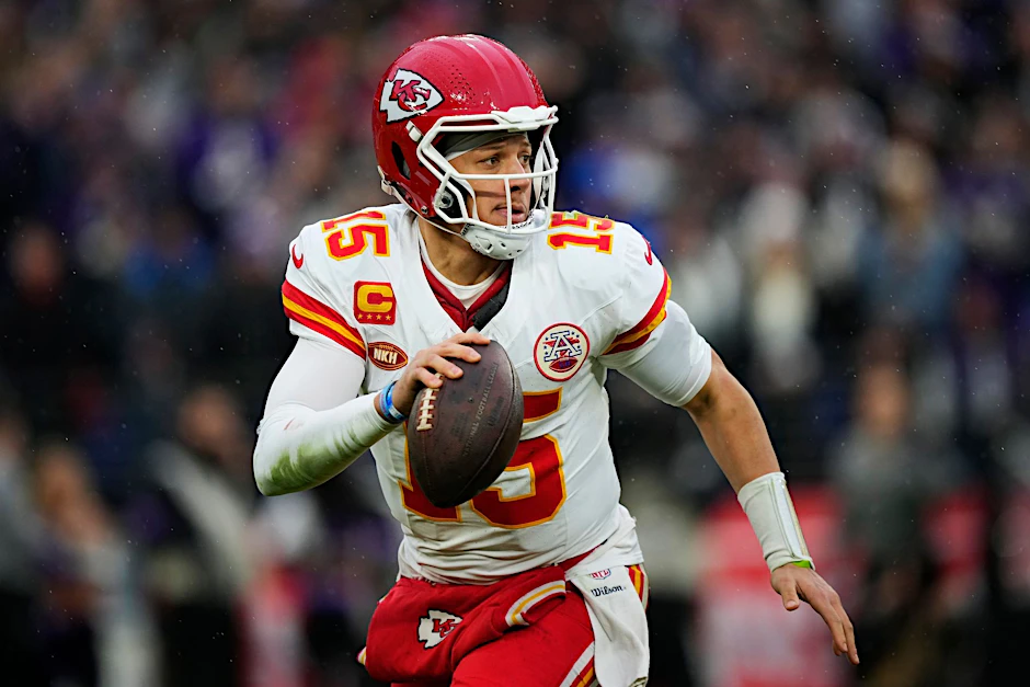 ARCHIV - Chiefs-Quarterback Patrick Mahomes (15) wird mit seinem Team versuchen den Titel mit einem Sieg im Super Bowl zu verteidigen.  