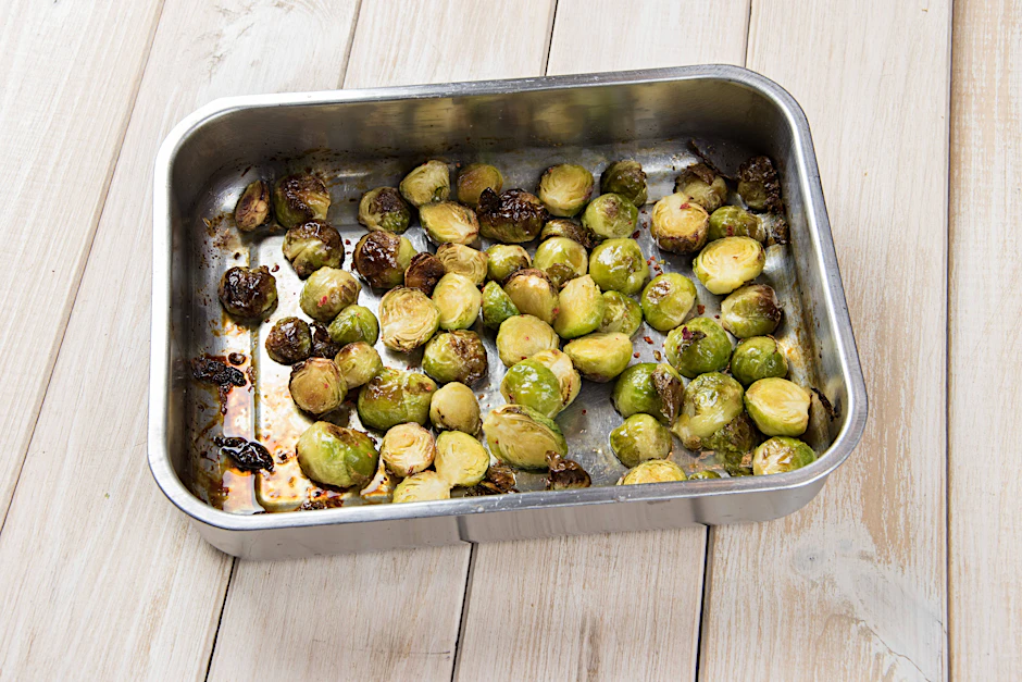 Dieses Rezept für gebratenen Rosenkohl ist so lecker und gesund.