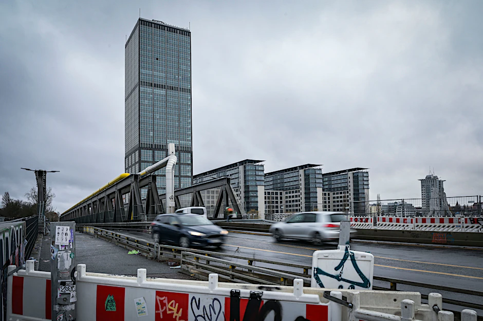 Auf der Elsenbrücke wird gebaut, wodurch es auch am Mittwoch noch zu Verkehrseinschränkungen kommen kann.